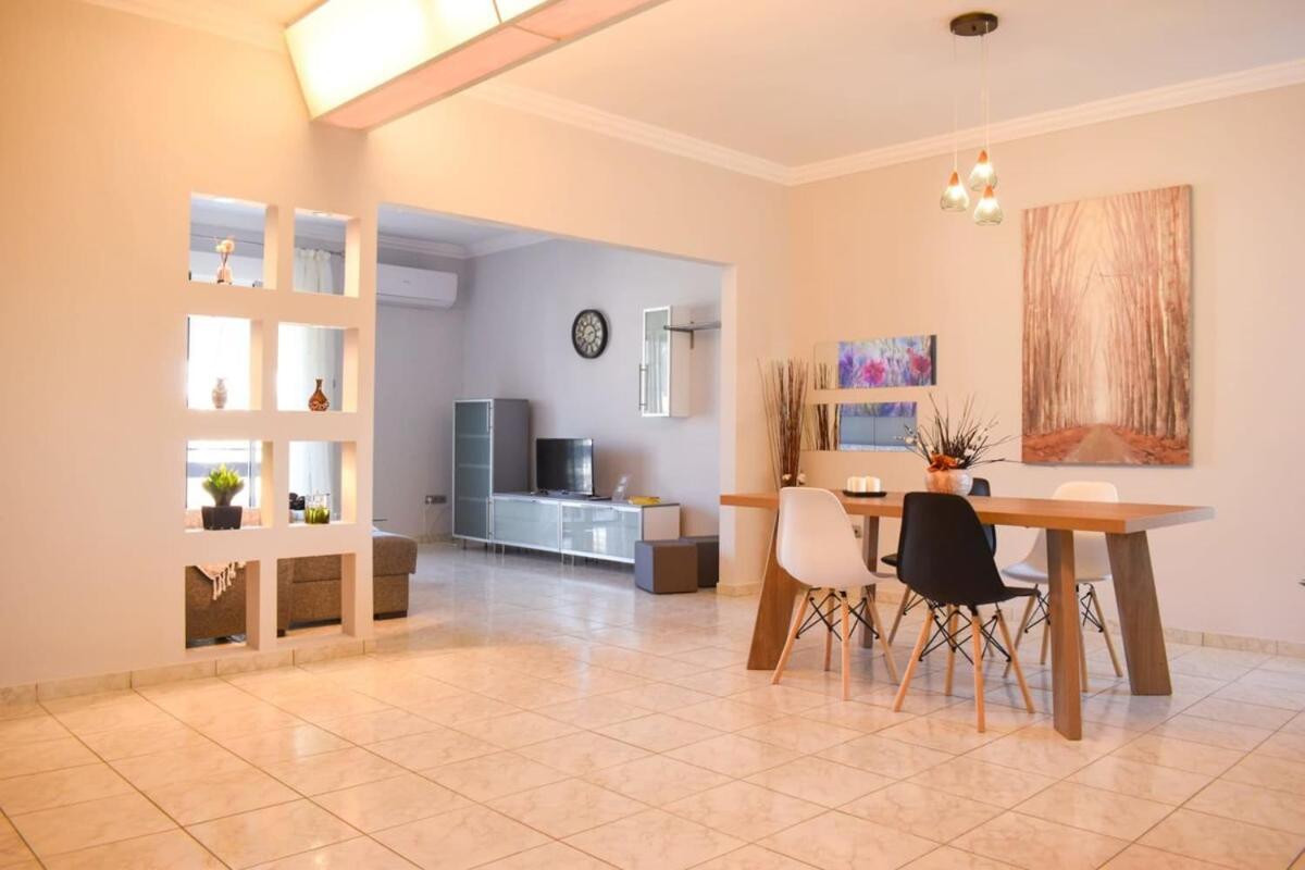 Cozy Flat On The Main Square, 10Min To The Sea Villa Kalamata Dış mekan fotoğraf